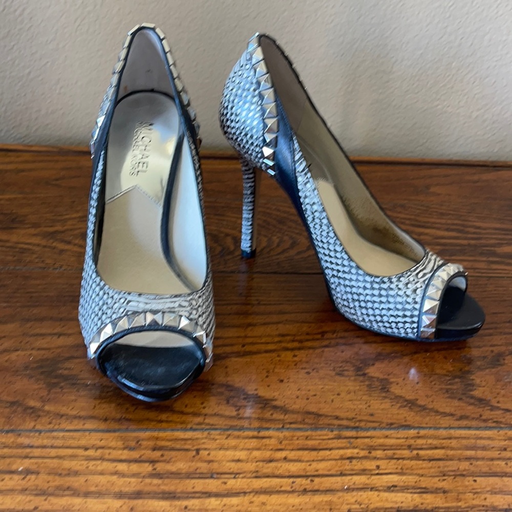 Black/white leather print heels